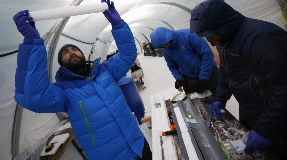 Con apoyo CEAZA: Científicos validan uso del hielo antártico como “termómetro” del clima pasado Con apoyo CEAZA: Científicos validan uso del hielo antártico como “termómetro” del clima pasado