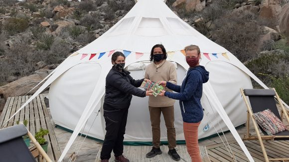 A través de la entrega de libros: CEAZA potencia el turismo sustentable de la Región de Coquimbo con conocimiento científico A través de la entrega de libros: CEAZA potencia el turismo sustentable de la Región de Coquimbo con conocimiento científico