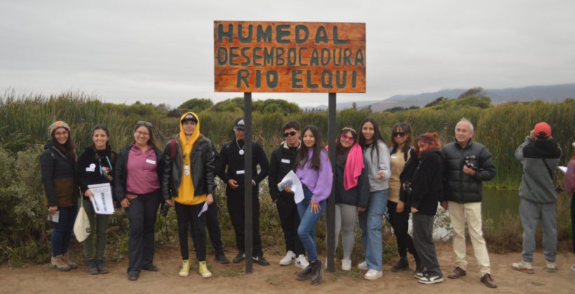 Más de 40 estudiantes de Paihuano recorren el Humedal Desembocadura Río Elqui para valorar ecosistema regional